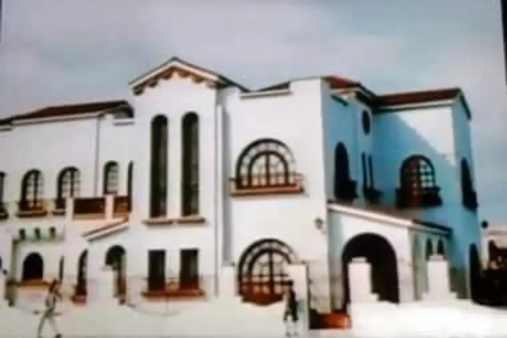 Imagen Derriban joya arquitectónica que fue residencia naval en Veracruz