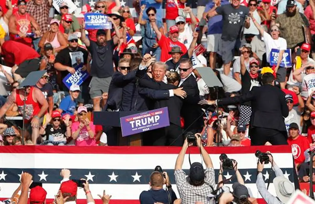 Imagen Captan bala cuando se aproxima a Donald Trump (+Foto) 