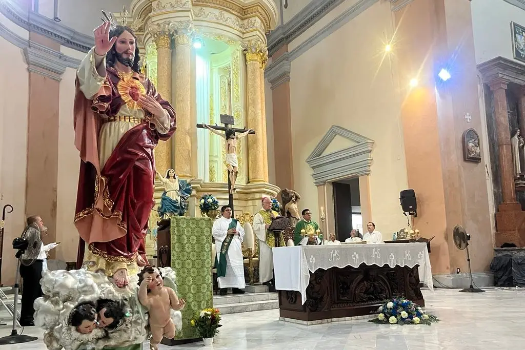 Imagen Restauran Sagrado Corazón de Jesús de alrededor de 150 años en catedral de Veracruz