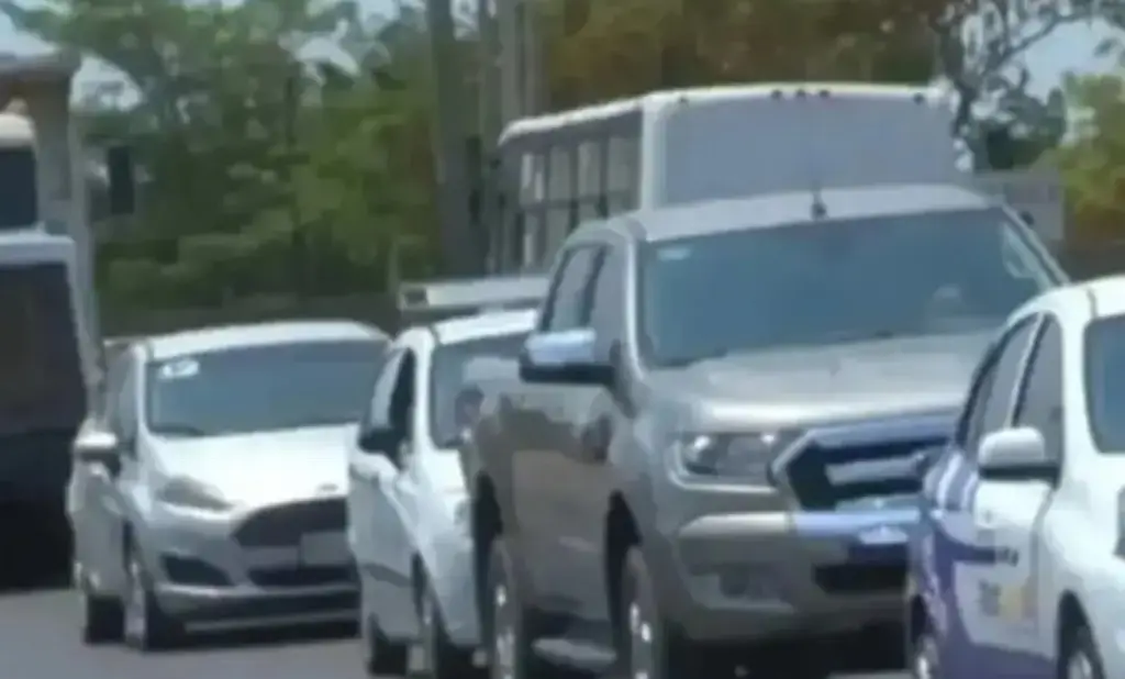 Imagen Reportan hasta 9 kilómetros de fila en autopista de Veracruz