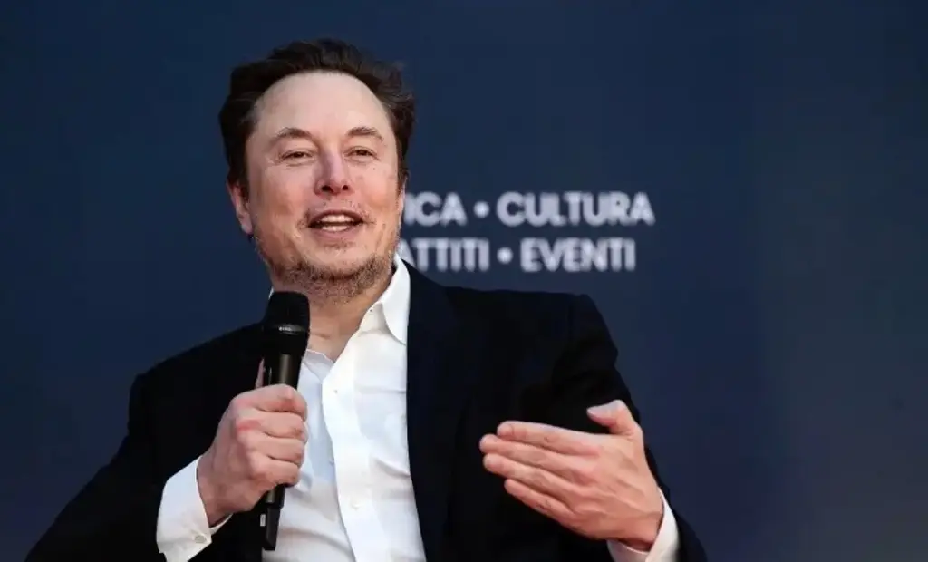 Imagen Elon Musk confirma que ha retrasado el lanzamiento del 'robotaxi' para cambiar su diseño