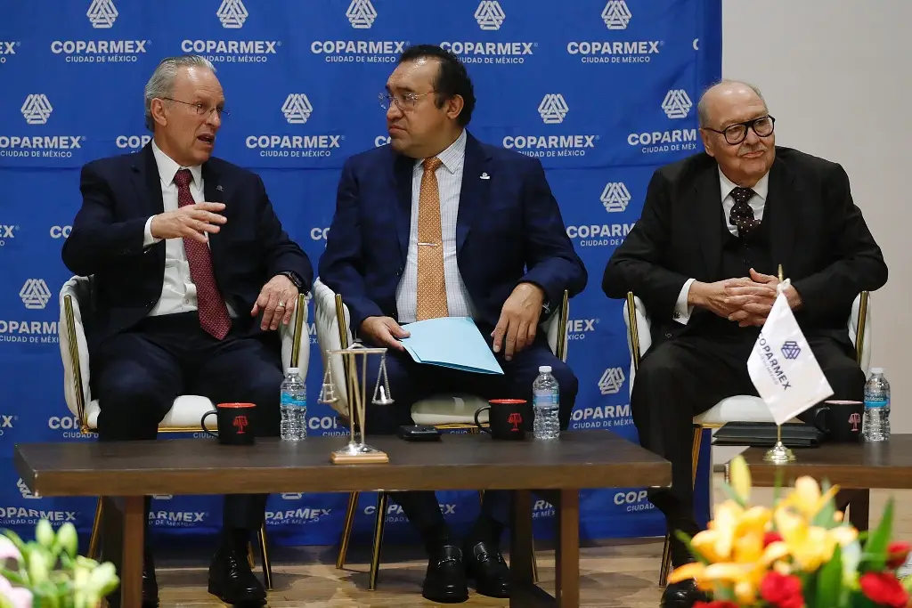 Imagen Empresarios alistan propuesta a reforma judicial para evitar fuga de inversiones en México