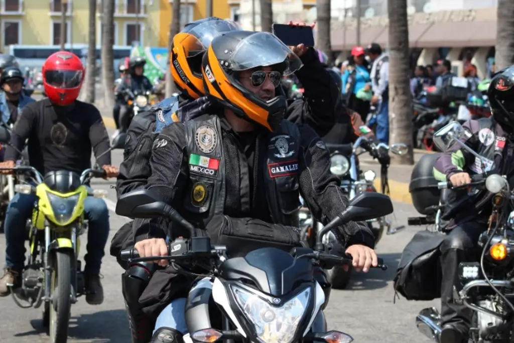 Imagen Piden a motociclistas de Veracruz usar cascos certificados