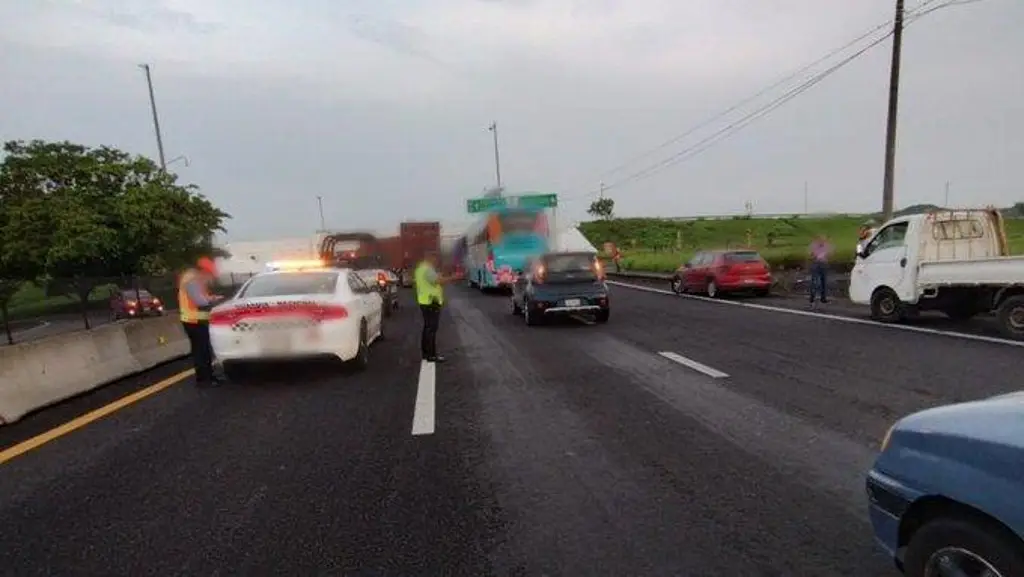 Imagen Hay cierre total por accidente en autopista Cardel-Veracruz