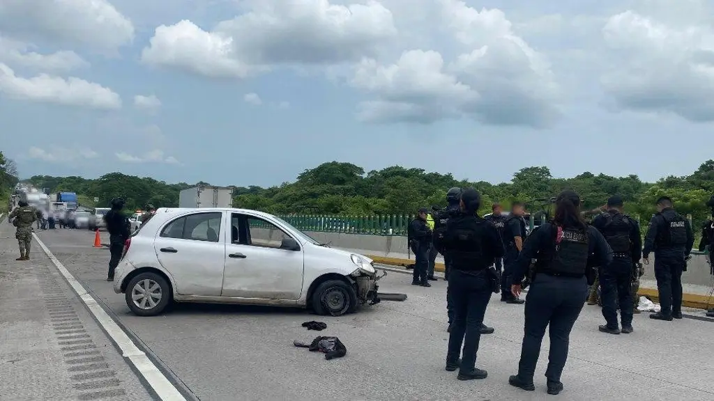 Imagen Continúa cierre de circulación en autopista de Veracruz 