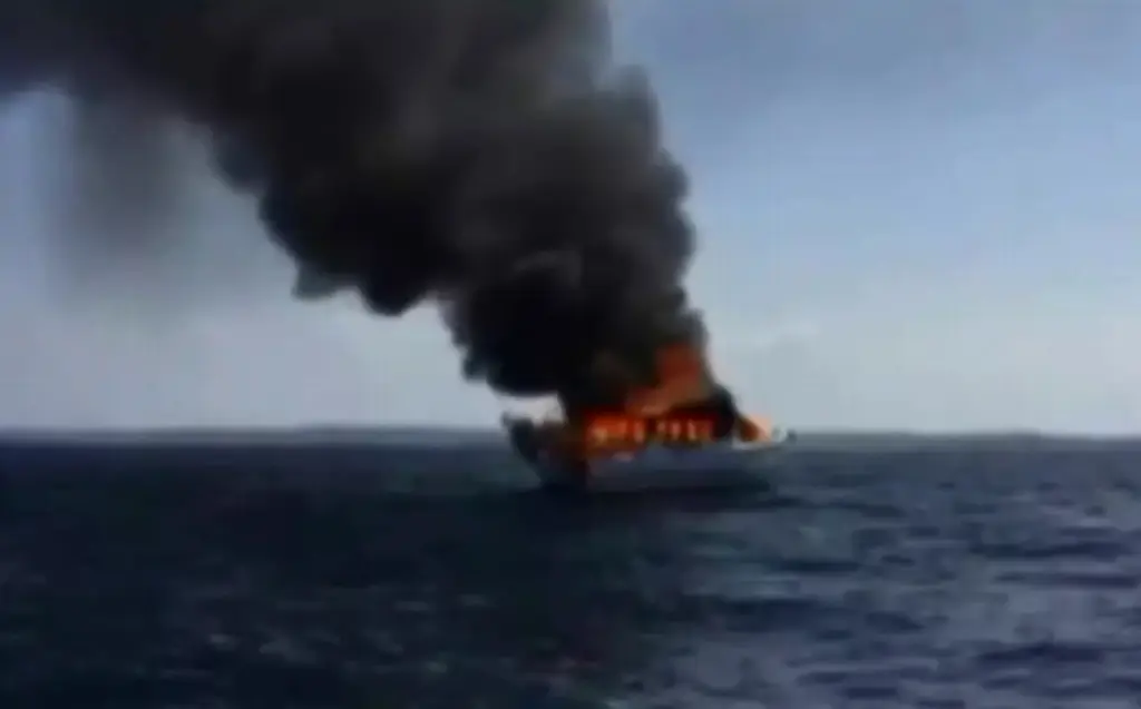 Imagen Al menos 40 migrantes mueren al incendiarse la embarcación en que viajaban