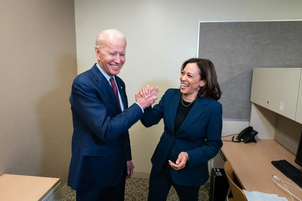 Imagen Líderes demócratas arropan a Biden, pero pocos manifiestan su apoyo a Harris como sucesora