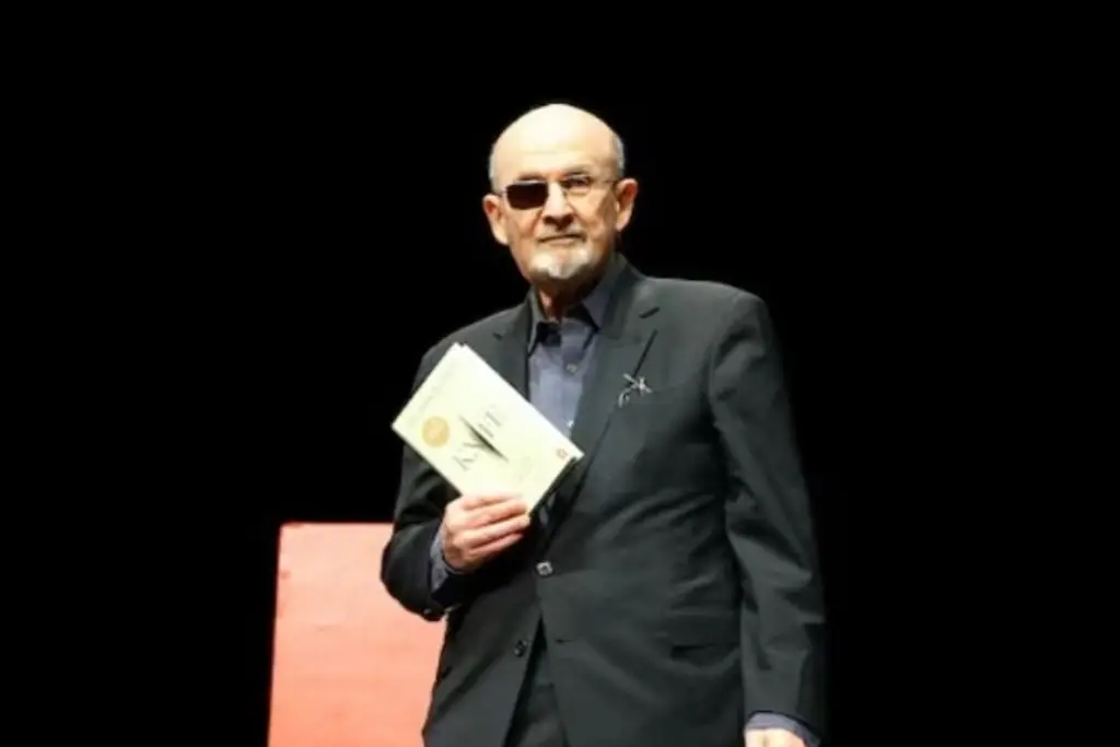 Imagen Acusan de terrorismo al autor del asesinato fallido contra el escritor Salman Rushdie