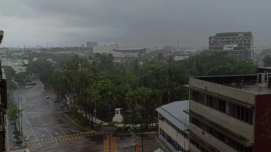 Imagen Llueve en el centro de Veracruz ¿Cómo está en tu colonia?