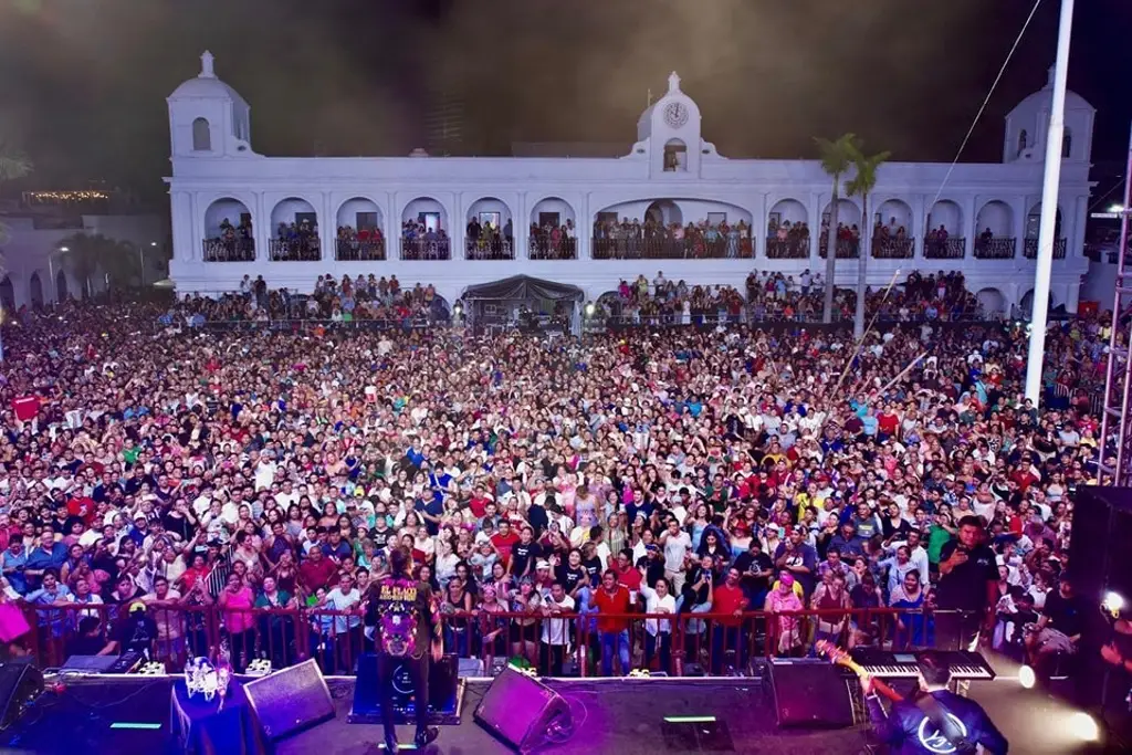 Imagen Reportan más de 10 mil asistentes a concierto de Luis Ángel 'El Flaco', en Boca del Río
