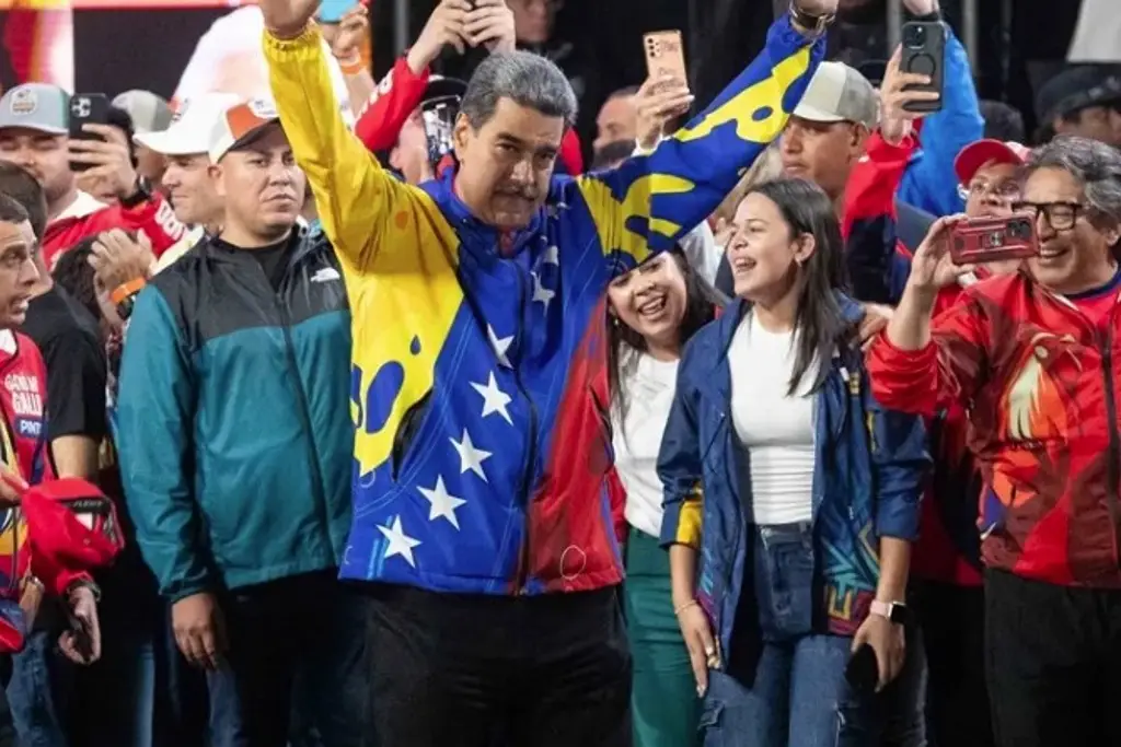 Imagen Maduro pide “respeto a la voluntad popular”; se proclama presidente entre denuncias de fraude