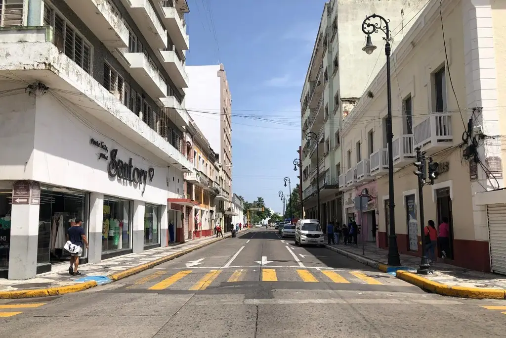Imagen Cierran la avenida Independencia en el centro de Veracruz 