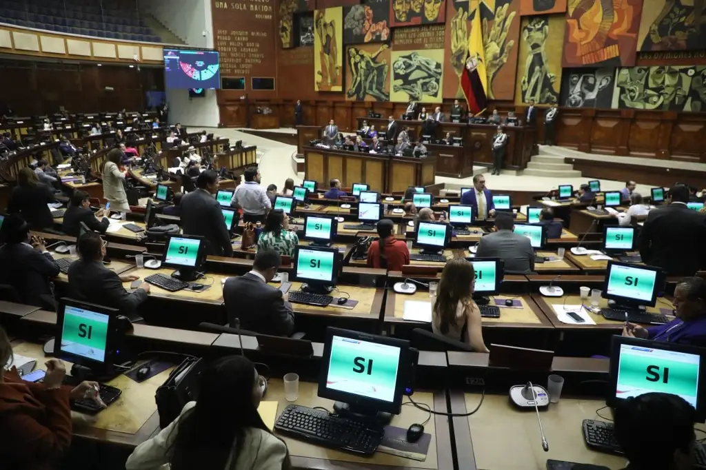 Imagen Parlamento de Ecuador rechaza elecciones presidenciales en Venezuela; condena represión en protestas