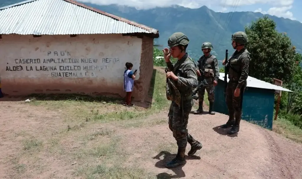 Imagen Mexicanos huyen a Guatemala por violencia en Chiapas 