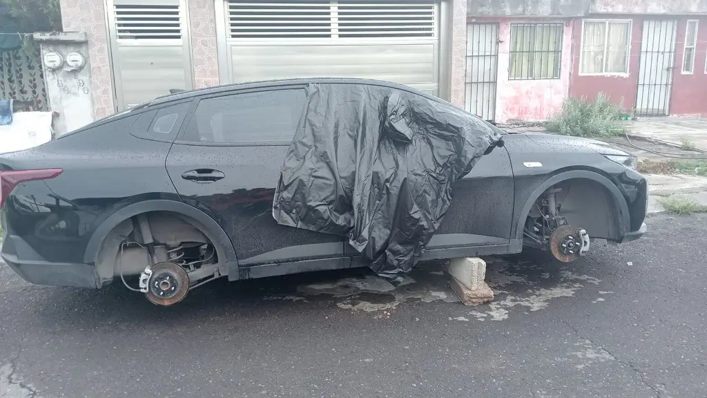 Imagen Se roban llantas de carros particulares en Lomas de Río Medio 4, en Veracruz 