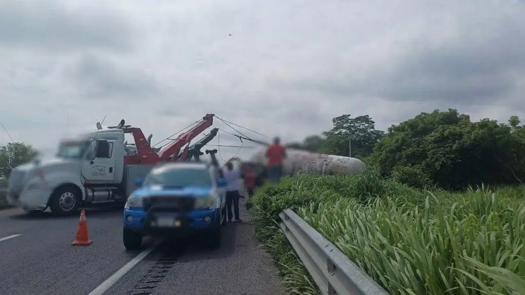 Imagen Accidente causa 14 km de fila de autos en esta autopista de Veracruz