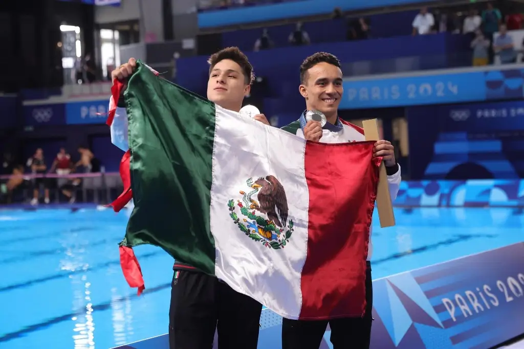 Imagen AMLO felicita a los mexicanos Celaya y Olvera por su medalla de plata