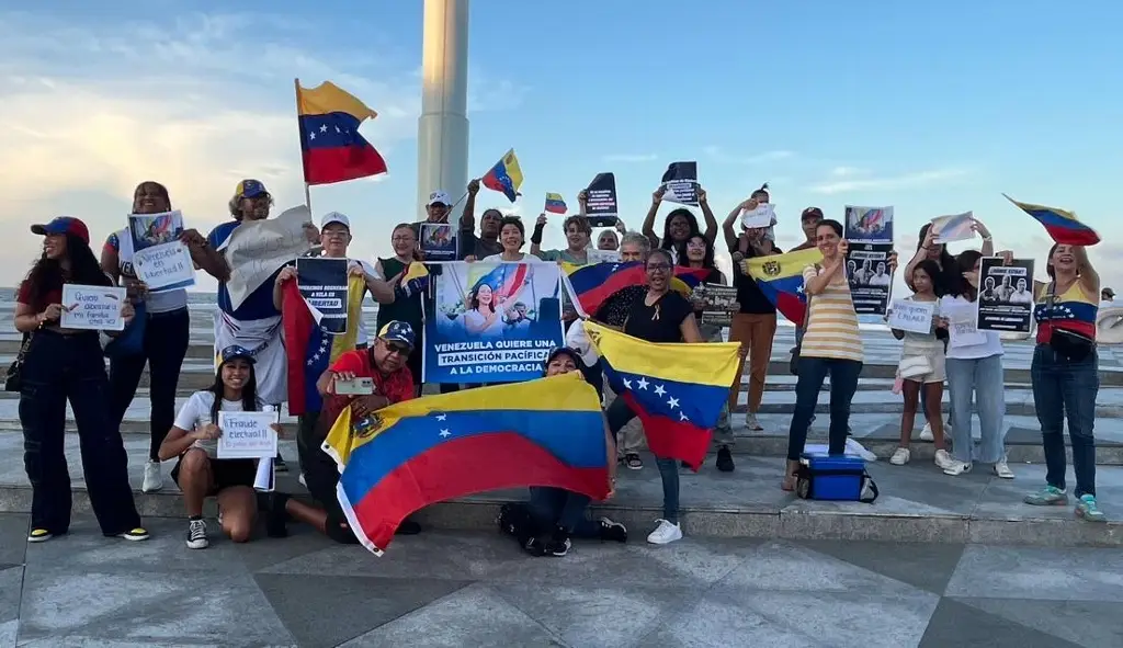 Imagen Venezolanos protestan en Veracruz, exigen que Maduro acepte su derrota