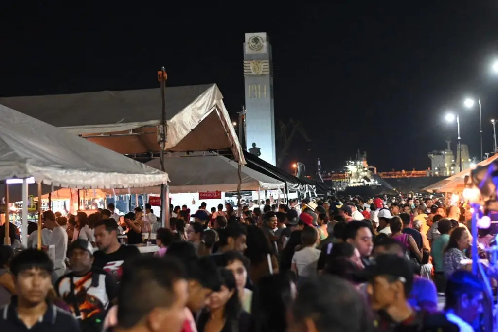 Imagen Realizan fiesta del asado en el malecón de Veracruz