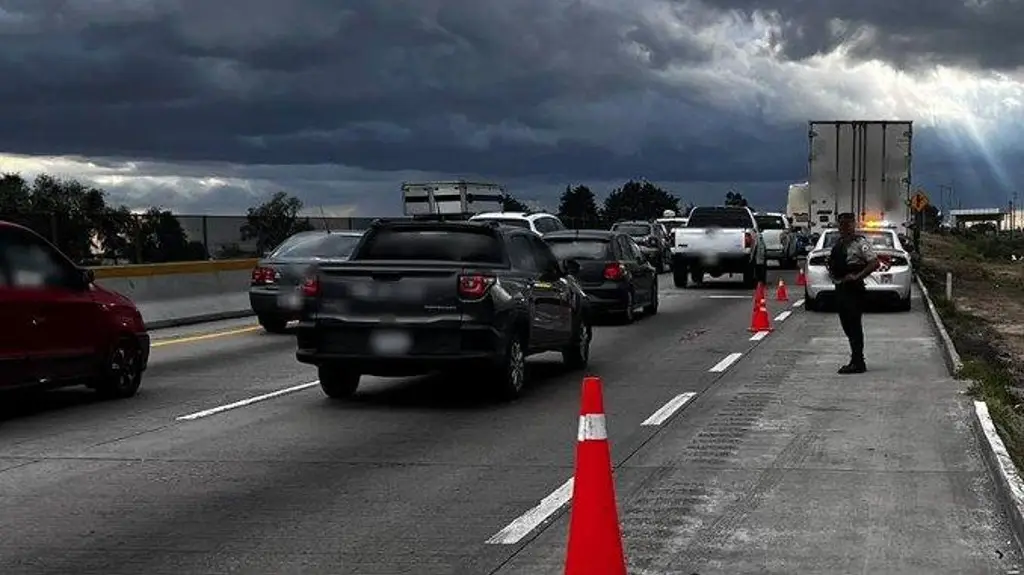 Imagen ¡Tome precauciones! Se registra cierre parcial de circulación en autopista de Veracruz 