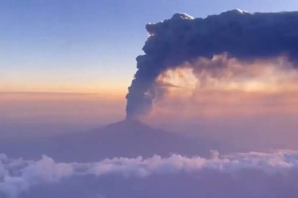Imagen Nueva erupción del volcán Etna provoca retrasos en aeropuerto de Italia (+Video)