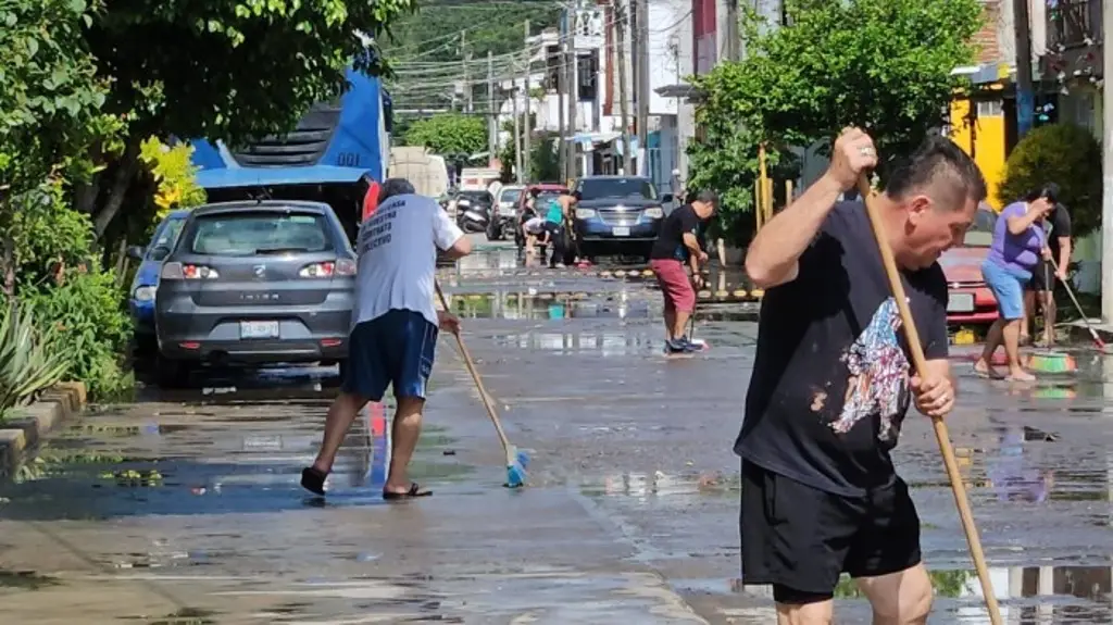 Imagen Fuga de gas contamina calle al norte de Veracruz 