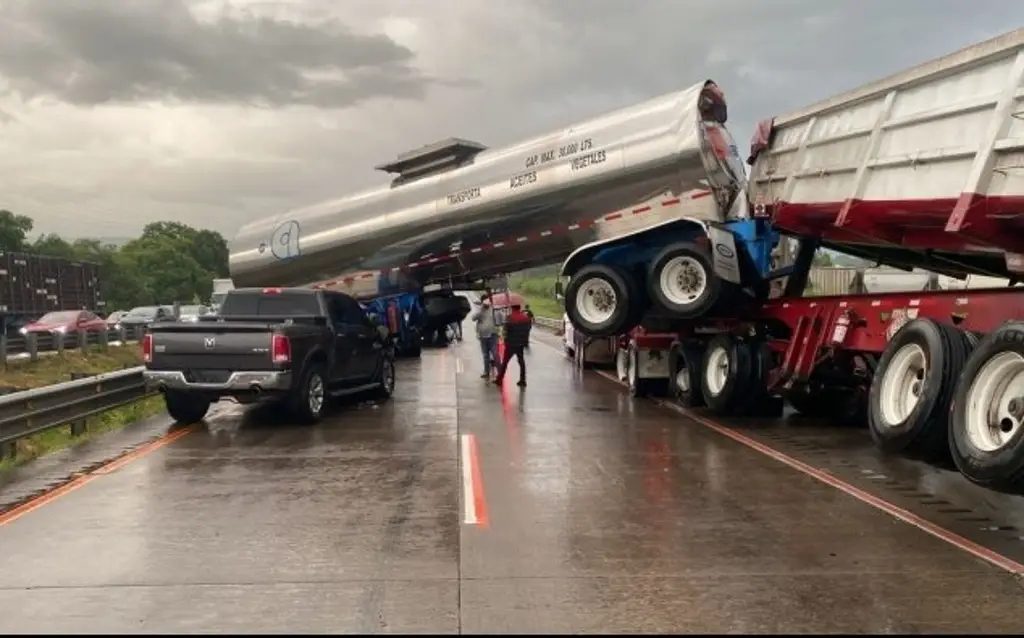 Imagen Se registra fuerte accidente múltiple en autopista de Veracruz 