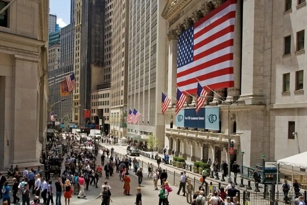 Imagen Wall Street cierra con ganancia tras 'lunes negro'