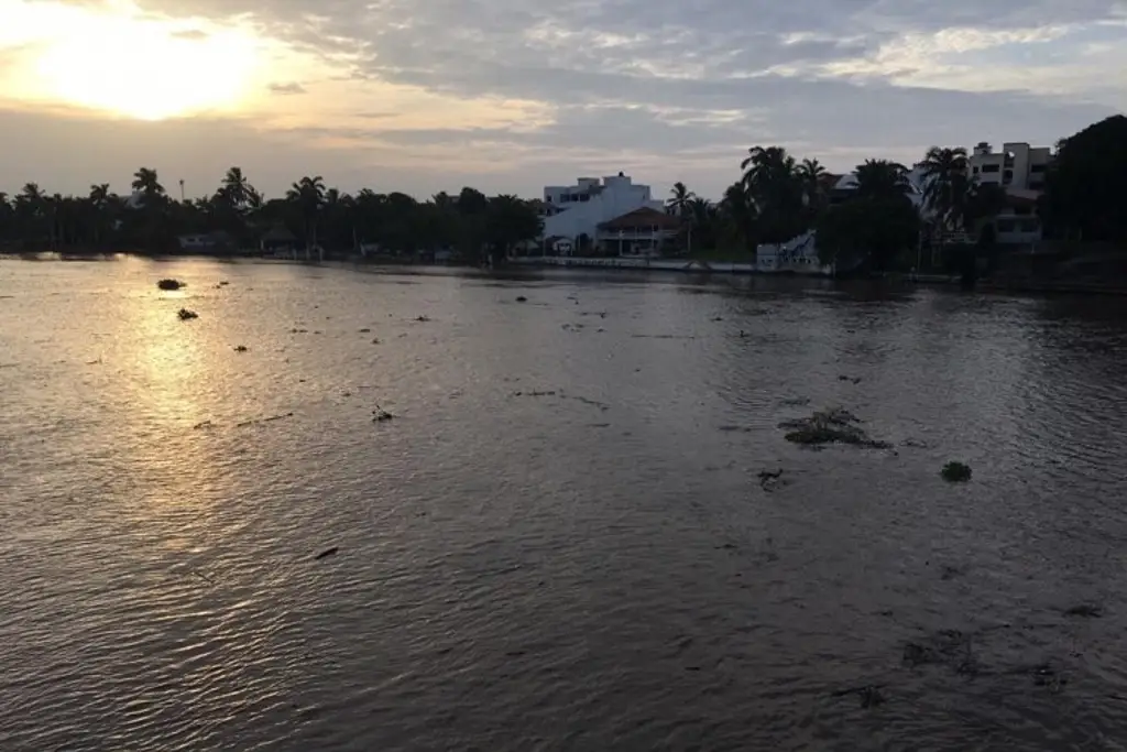 Imagen Urge alcalde de Jamapa dragado al río en Boca del Río; onda tropical dejaría lluvias en Veracruz