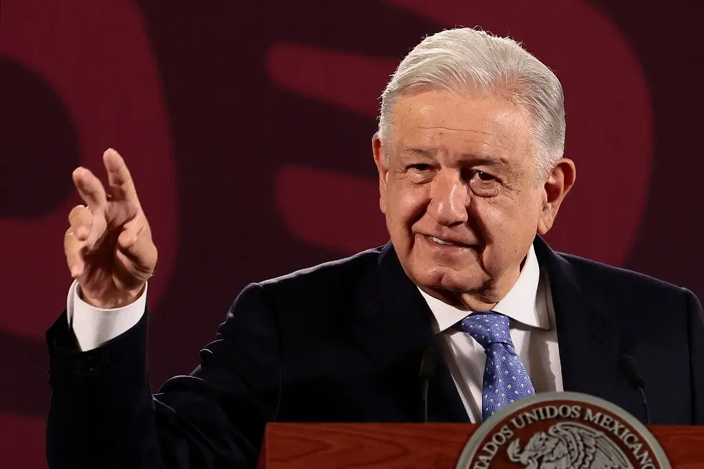 Imagen AMLO celebra el bronce del clavadista Osmar Olvera y defiende apoyos del Gobierno