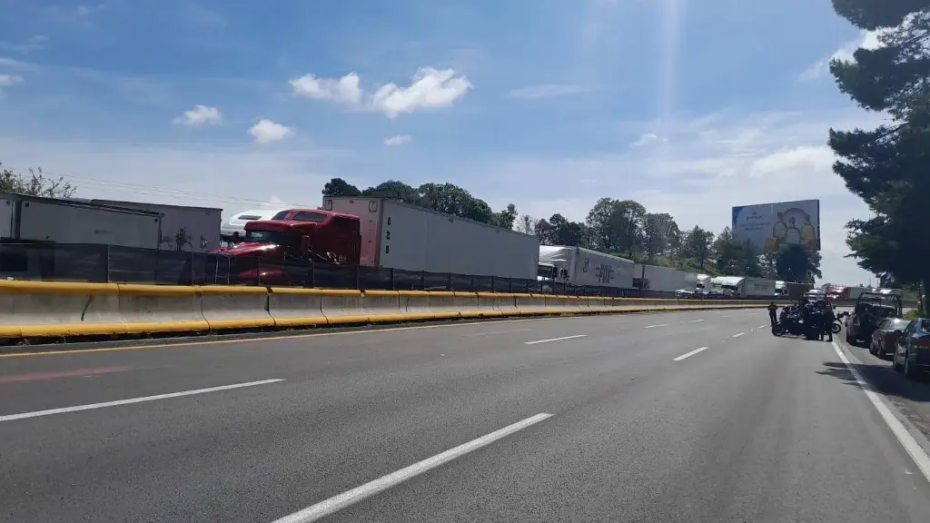 Imagen Las rescata la Guardia Nacional del bloqueo en la México-Puebla; n1ña tendrá su medicamento