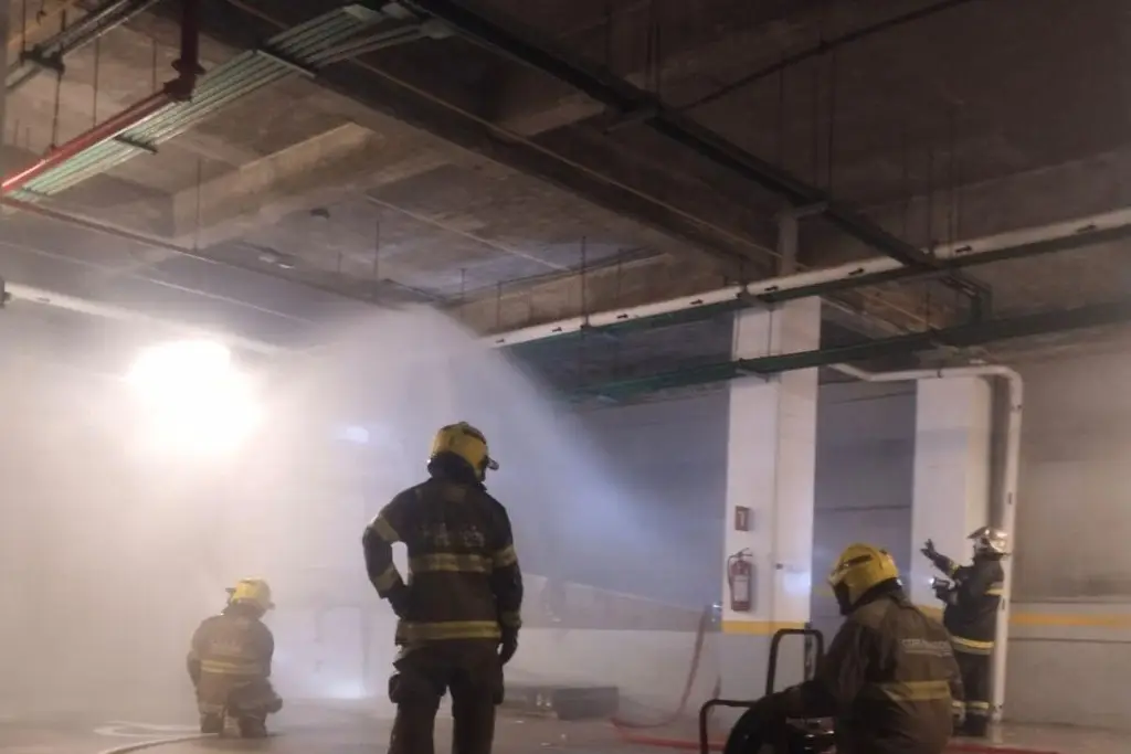 Imagen No dejó lesionados el incendio en un hotel en Boca del Río: PC