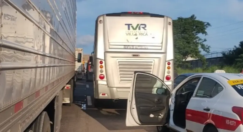 Imagen Ciudadanos bloquean carretera Veracruz-Xalapa; es por esta razón 