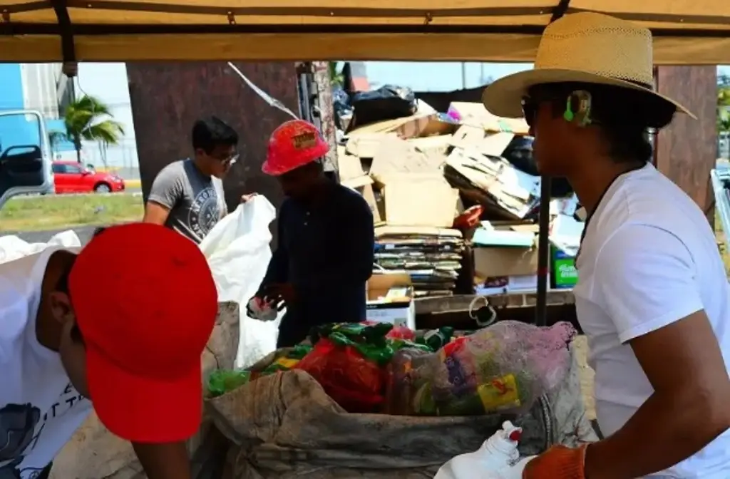 Imagen Invitan a donar materiales en Reciclemos y Ayudemos en Veracruz; checa días y horarios