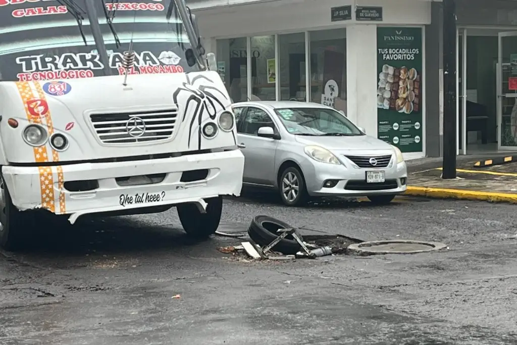 Imagen Reportan otro socavón en colonia de Veracruz 