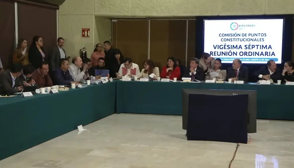 Imagen Comisión de diputados devuelve a CFE la denominación de empresa pública