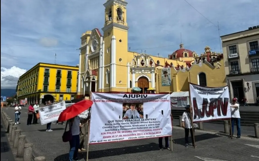 Imagen Jubilados y pensionados del ISSSTE exigen contratación de aseguradora en Xalapa