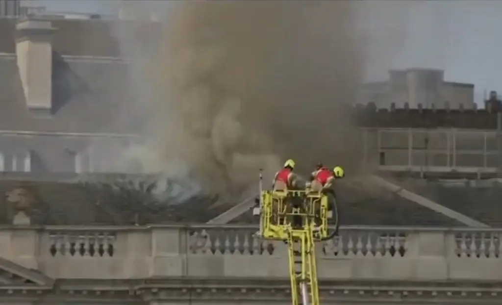 Imagen Sofocan icendio en la emblemática Somerset House en Londres (+Video)