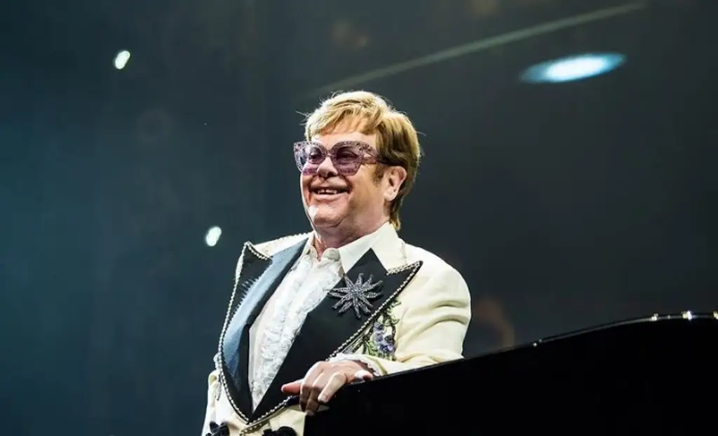 Imagen Elton John sufre grave infección en su ojo; este es su estado de salud 