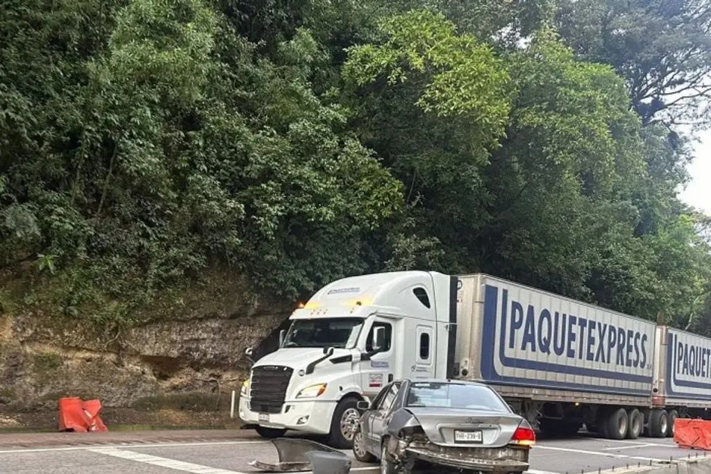 Imagen Deja 2 lesionados accidente en la autopista 150D Orizaba-Córdoba