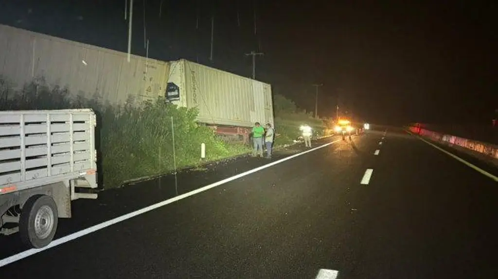 Imagen Cierre vial por accidente en autopista Poza Rica - Veracruz