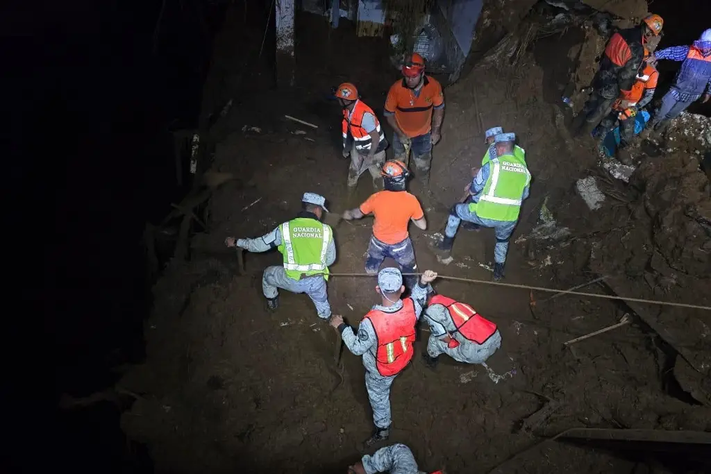 Imagen Guardia Nacional aplica Plan GN-A por derrumbe de cerro donde murió familia en Xalapa, Veracruz