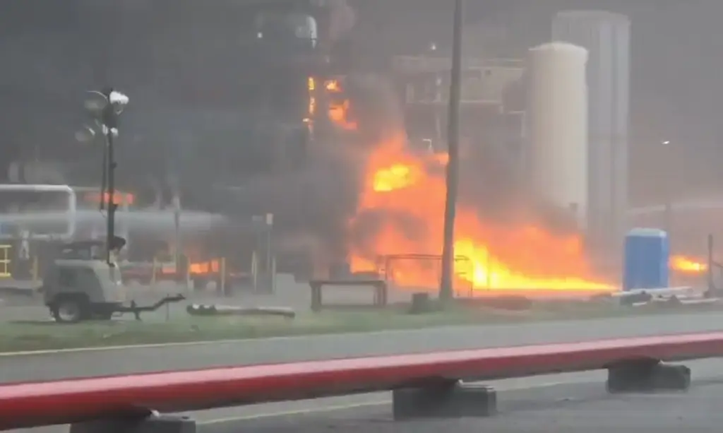 Imagen Incendio en refinería de Salina Cruz, Oaxaca; esto se sabe (+Video)