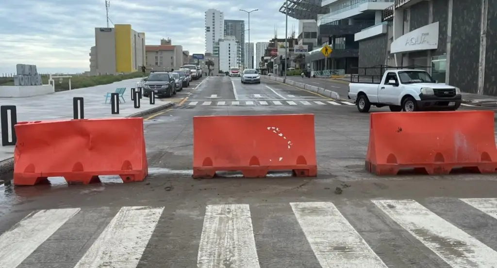 Imagen Continúa el cierre vial en el bulevar Manuel Ávila Camacho de Boca del Río