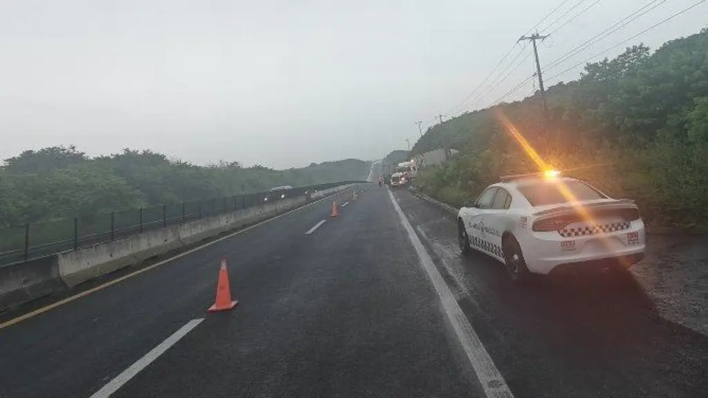 Imagen Hay cierre por accidente en tramo Cardel-Veracruz. Tome precaución