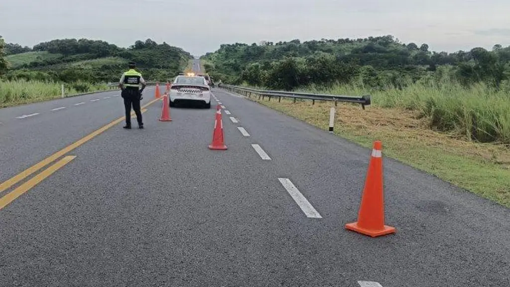 Imagen Tome precauciones; hay cierre parcial de circulación en autopista de Veracruz 