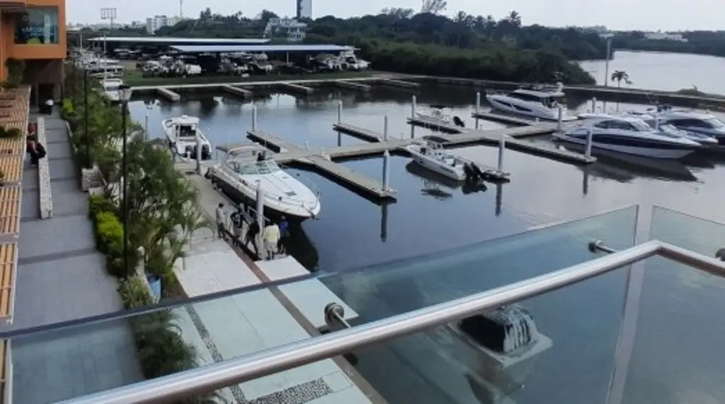 Imagen Investigan muerte de hombre en zona marítima de centro comercial en Boca del Río 