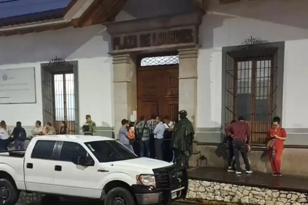 Imagen Detienen a habitantes por presuntamente agredir a agentes ministeriales 