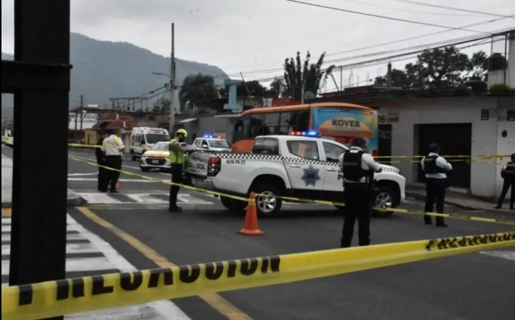 Imagen Camión urbano atropella y mata a adulto mayor; responsable huye 