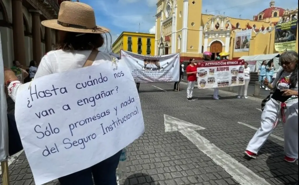 Imagen Jubilados y pensionados exigen el pago de seguros institucionales